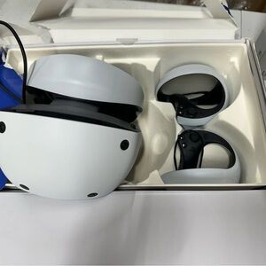 VR Headset and Controllers - White